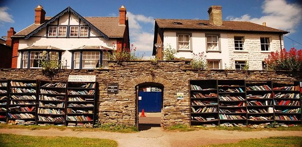 Hay-on-Wye bookstore.jpg.824x0_q71_crop-scale