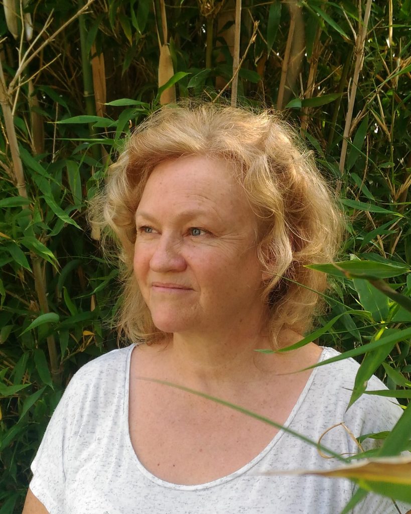 Rencontre avec Anne Charles Van Robaeys, auteure de « Pour aller plus loin avec les Huiles Essentielles »
